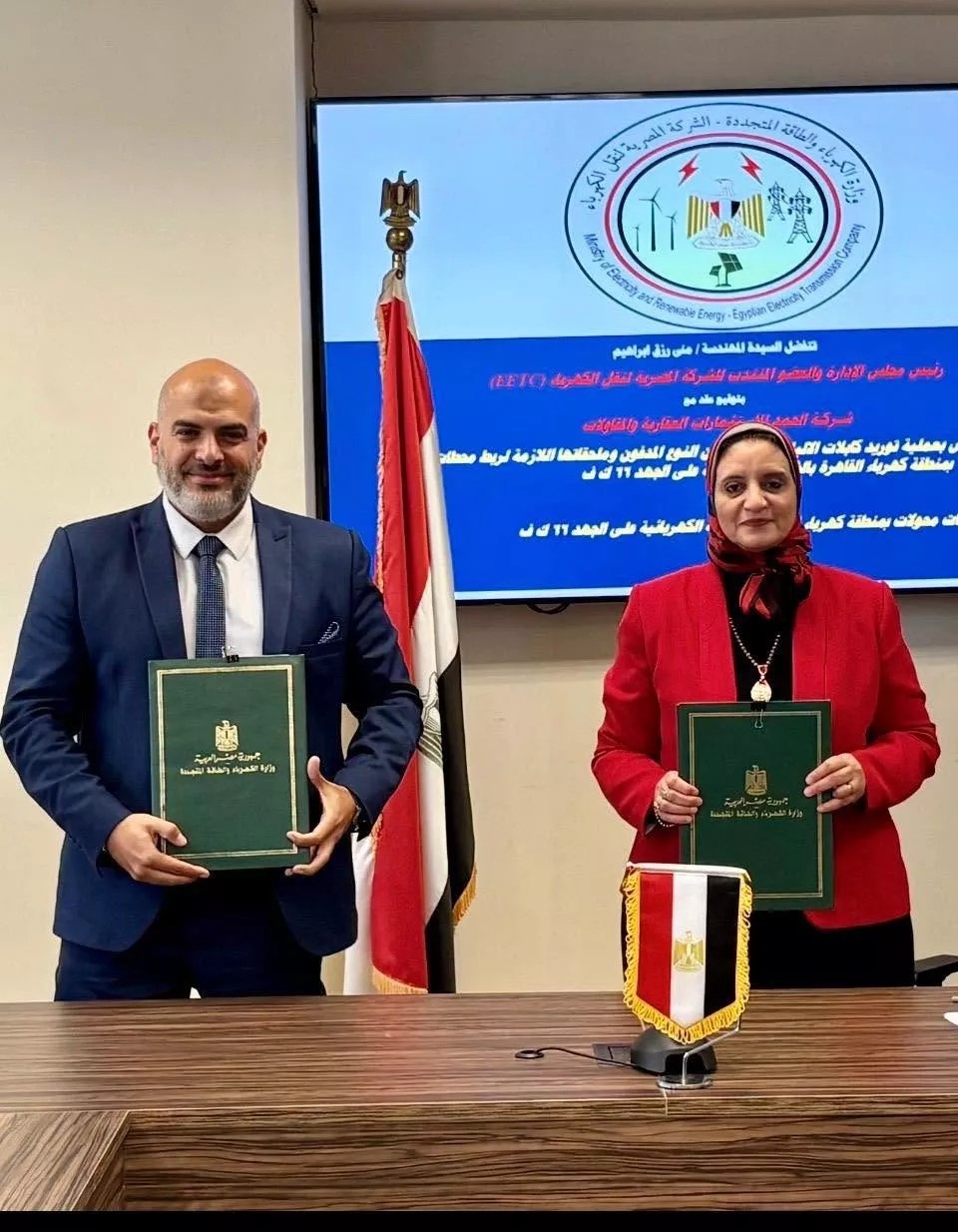 المصرية لنقل الكهرباء توقع عقد لتطوير البنية التحتية للاتصالات