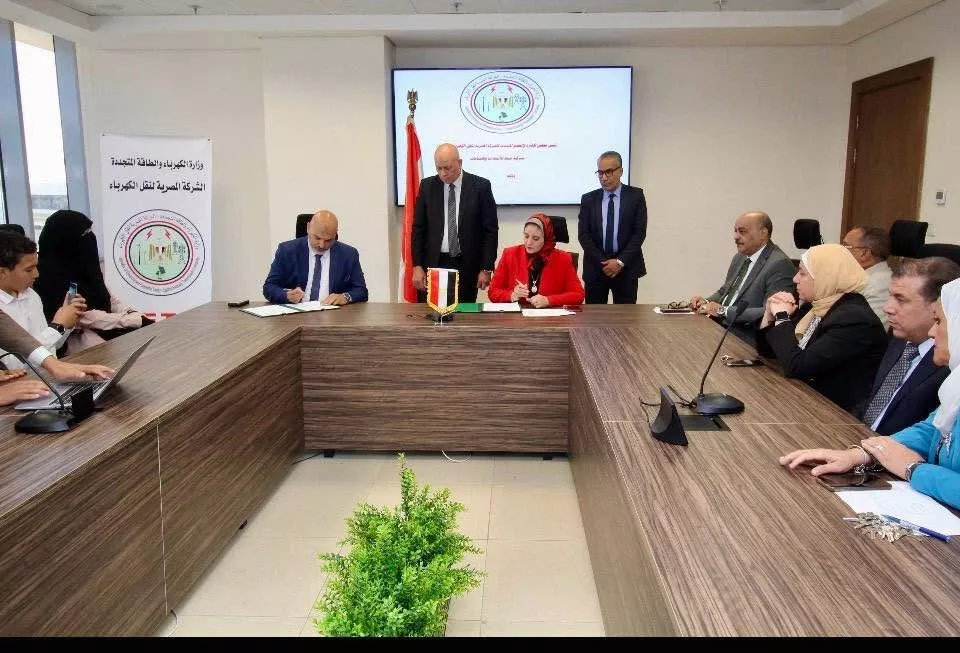 المصرية لنقل الكهرباء توقع عقد لتطوير البنية التحتية للاتصالات