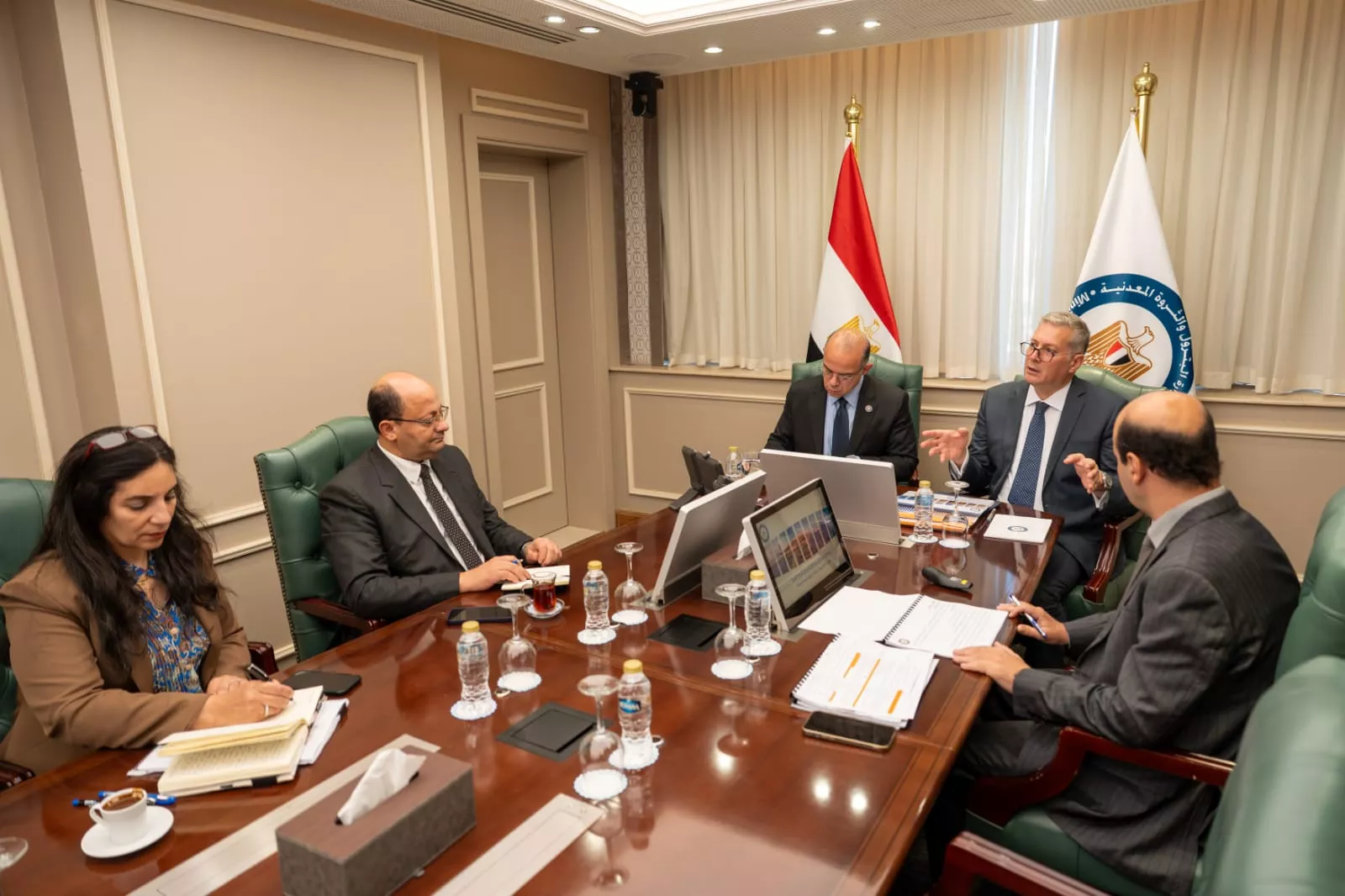 لجنة مشتركة بين الاستثمار والبترول 