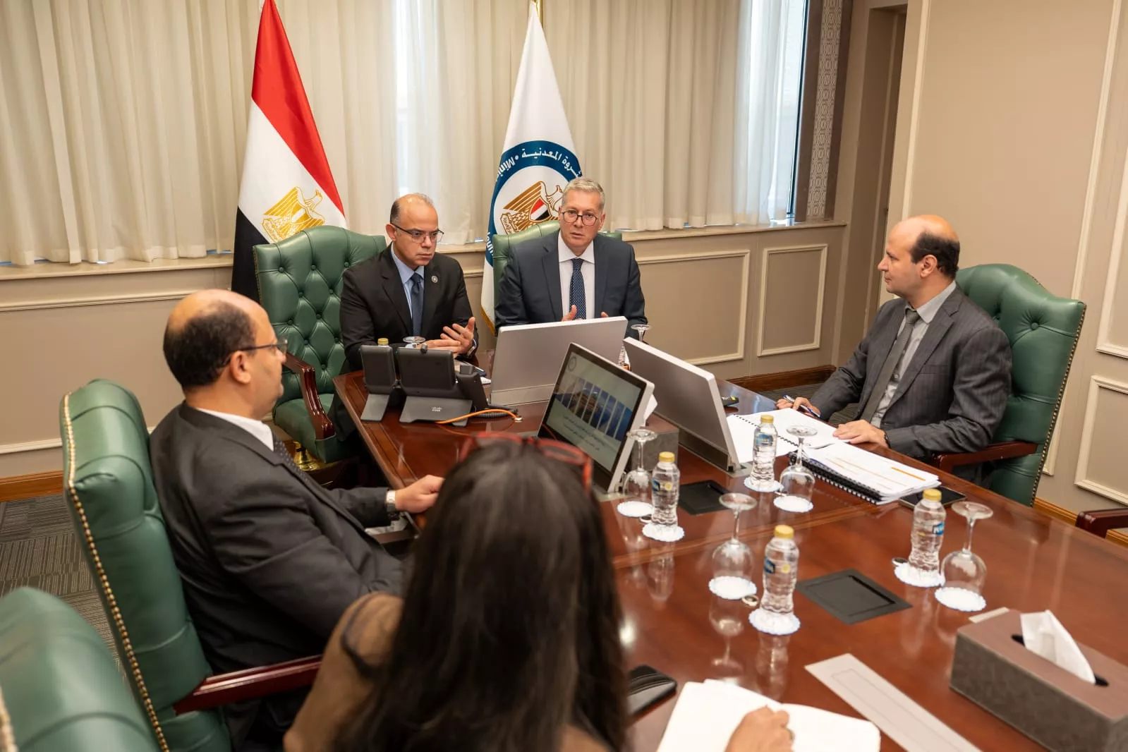 لجنة مشتركة بين الاستثمار والبترول 