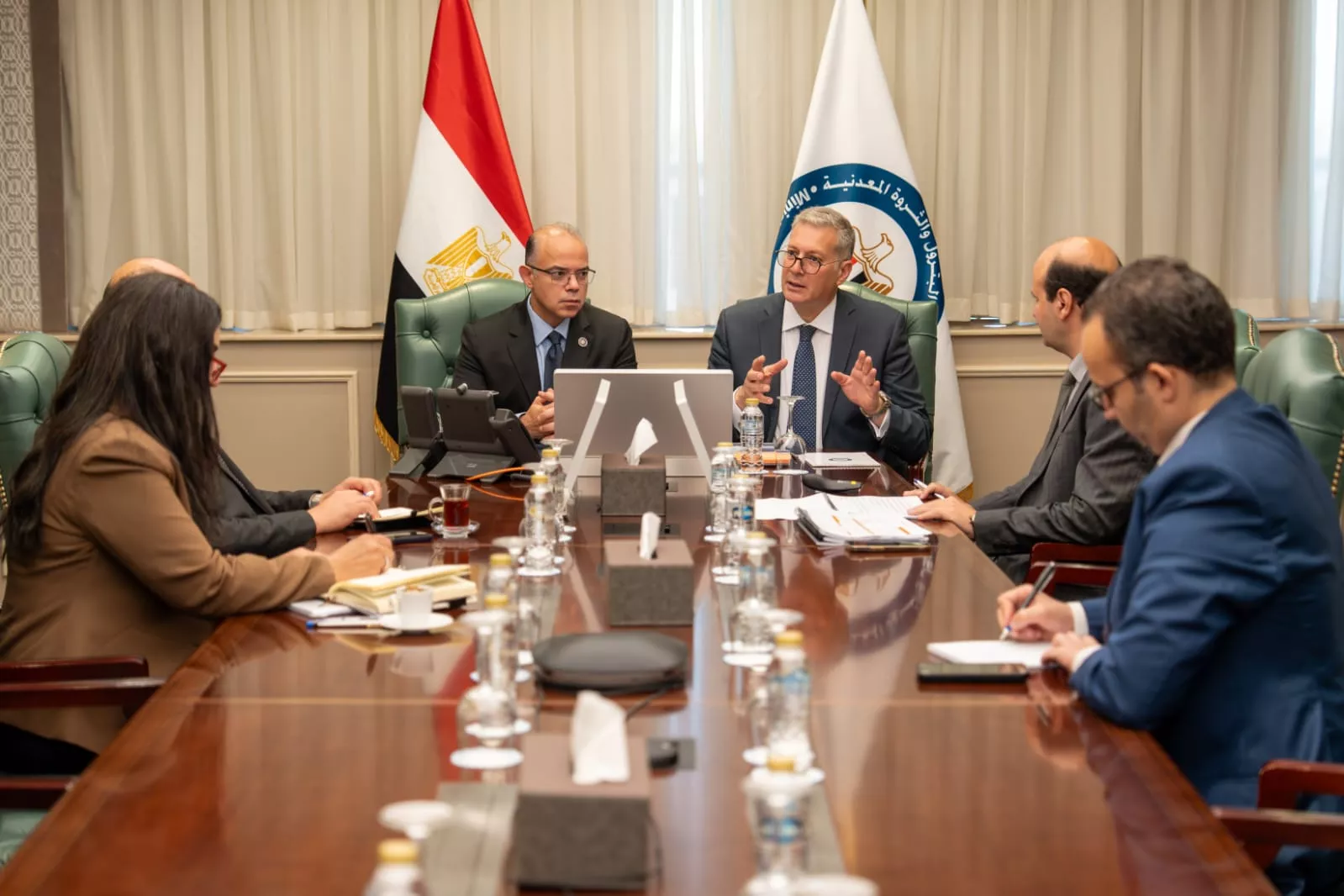 لجنة مشتركة بين الاستثمار والبترول 