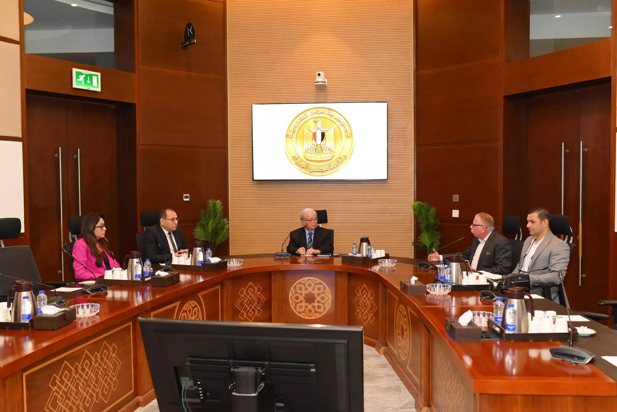 نائب رئيس الوزراء يتابع تنفيذ مشروع لتطوير الغزل والنسيج