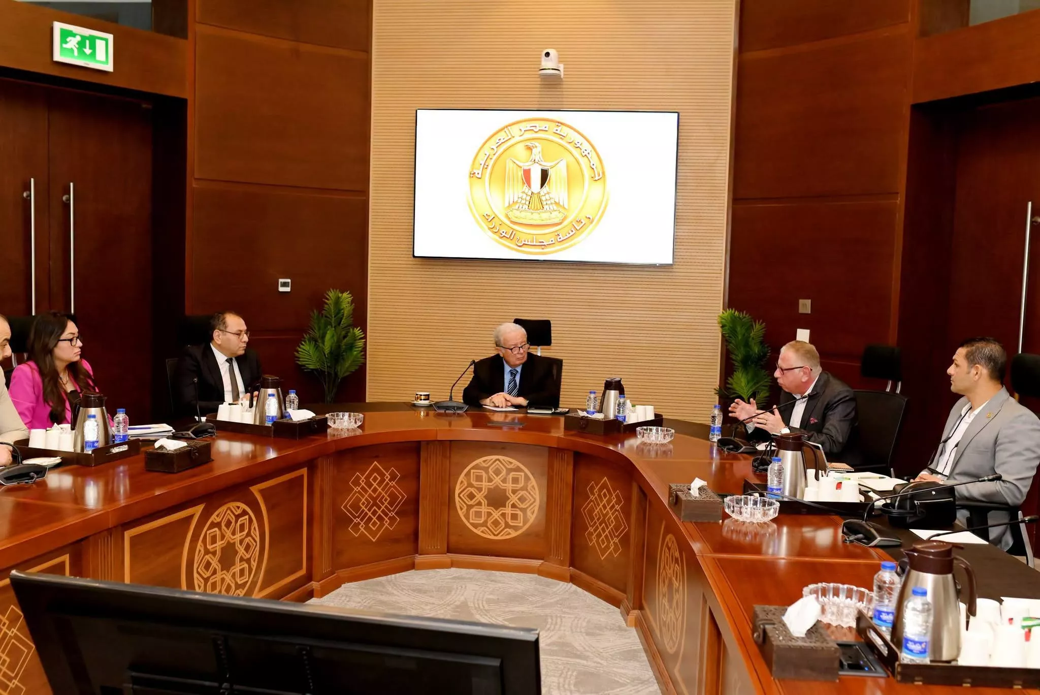 نائب رئيس الوزراء يتابع تنفيذ مشروع لتطوير الغزل والنسيج