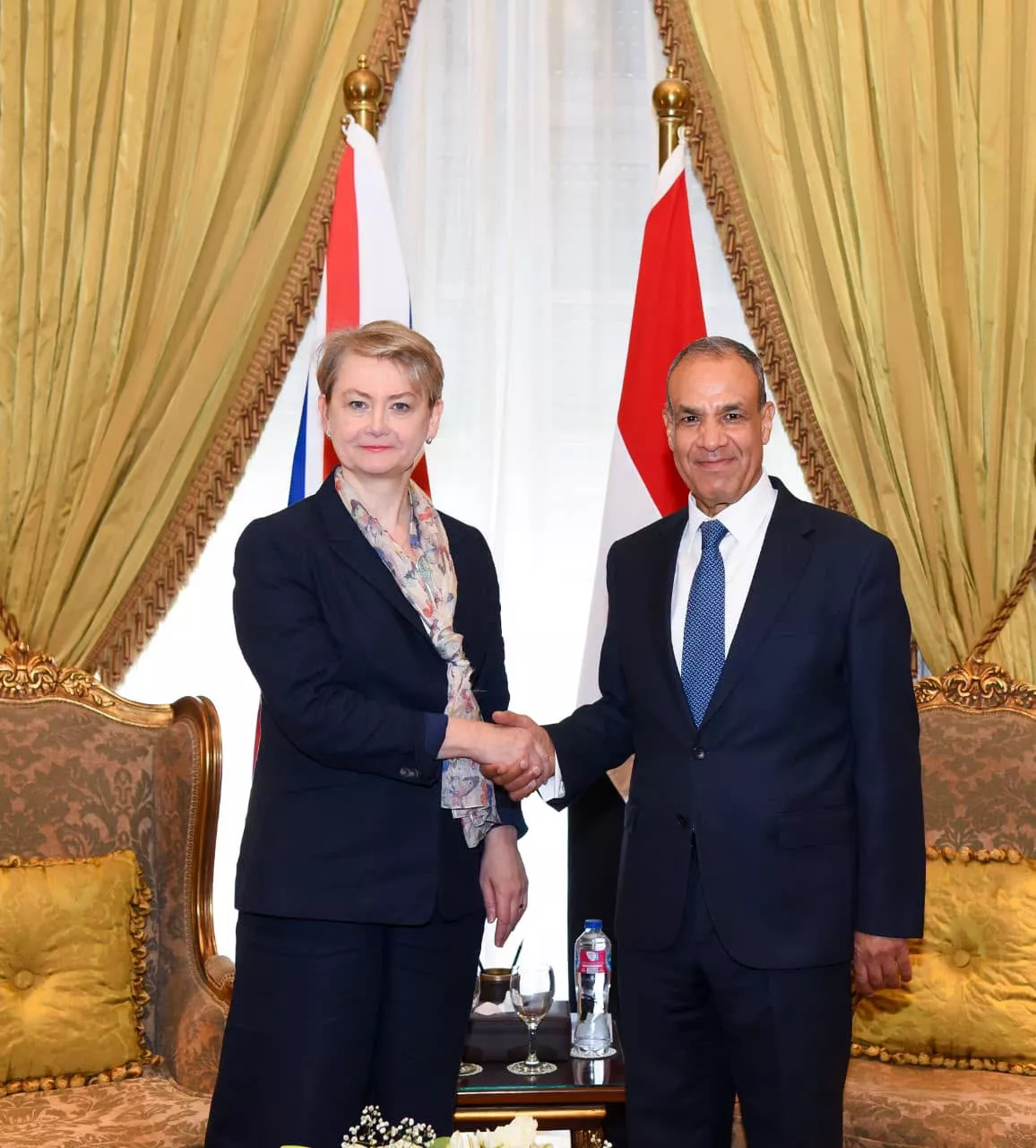 وزير الخارجية ونظيرته البريطانية
