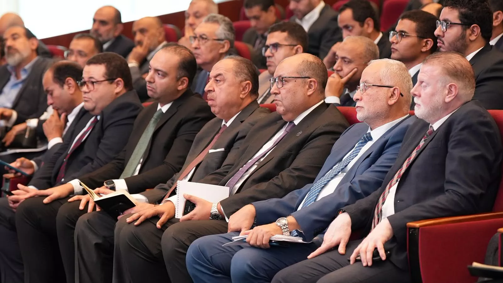 تنظم اجتماعًا موسعًا حول آليات تيسير الطروحات الحكومية