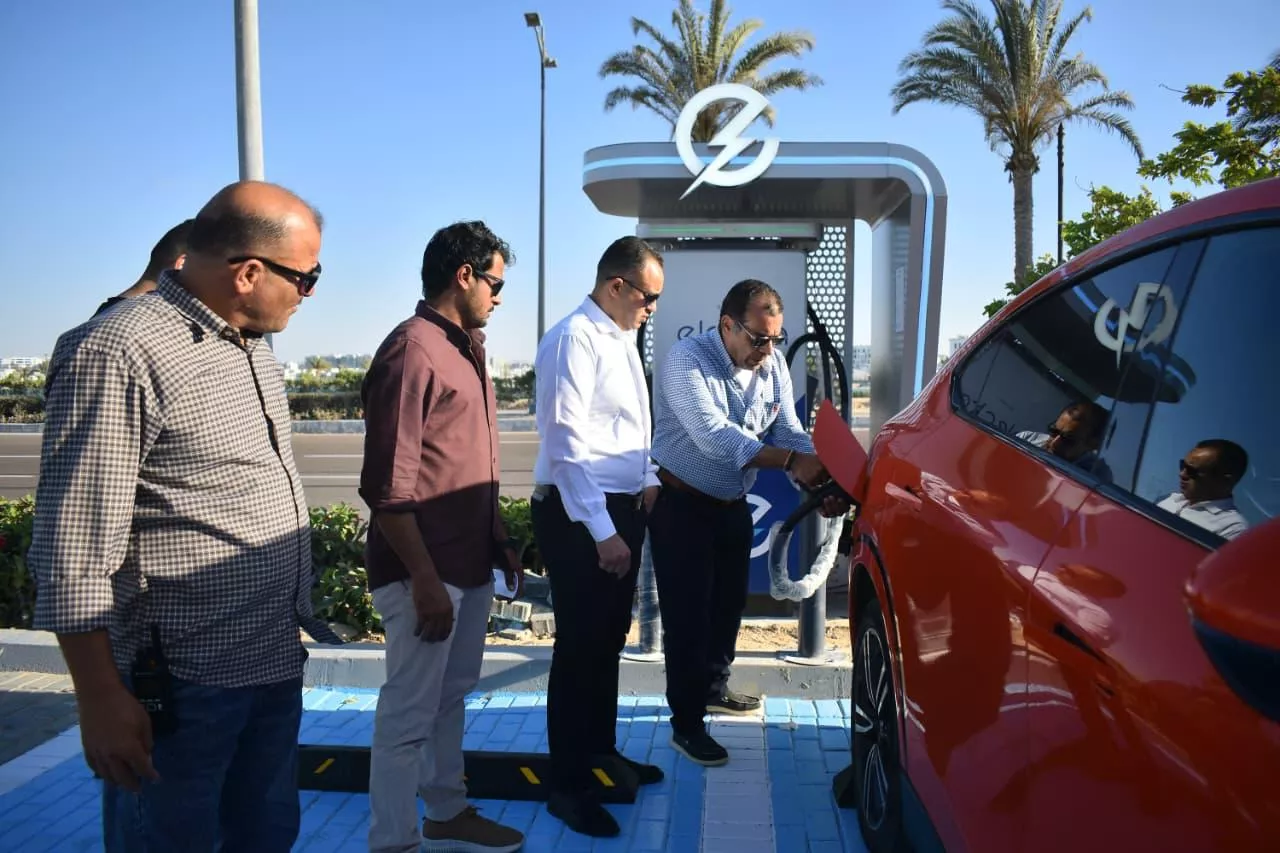 وزيرة الإسكان تتابع موقف تنفيذ أبراج مارينا العلمين والحي اللاتيني ومشروعات الخدمات بمدينة العلمين