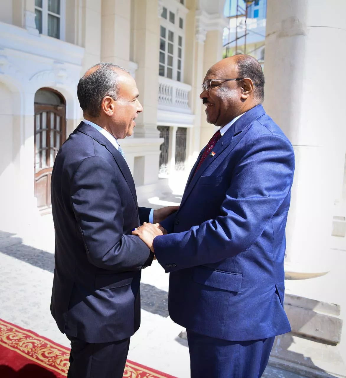 وزير الخارجية يلتقي نظيره السوداني