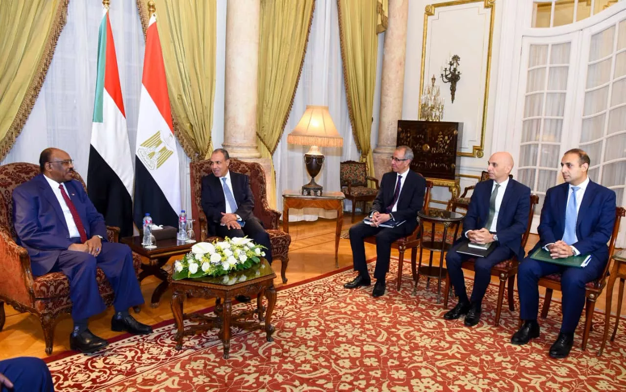 وزير الخارجية يلتقي نظيره السوداني