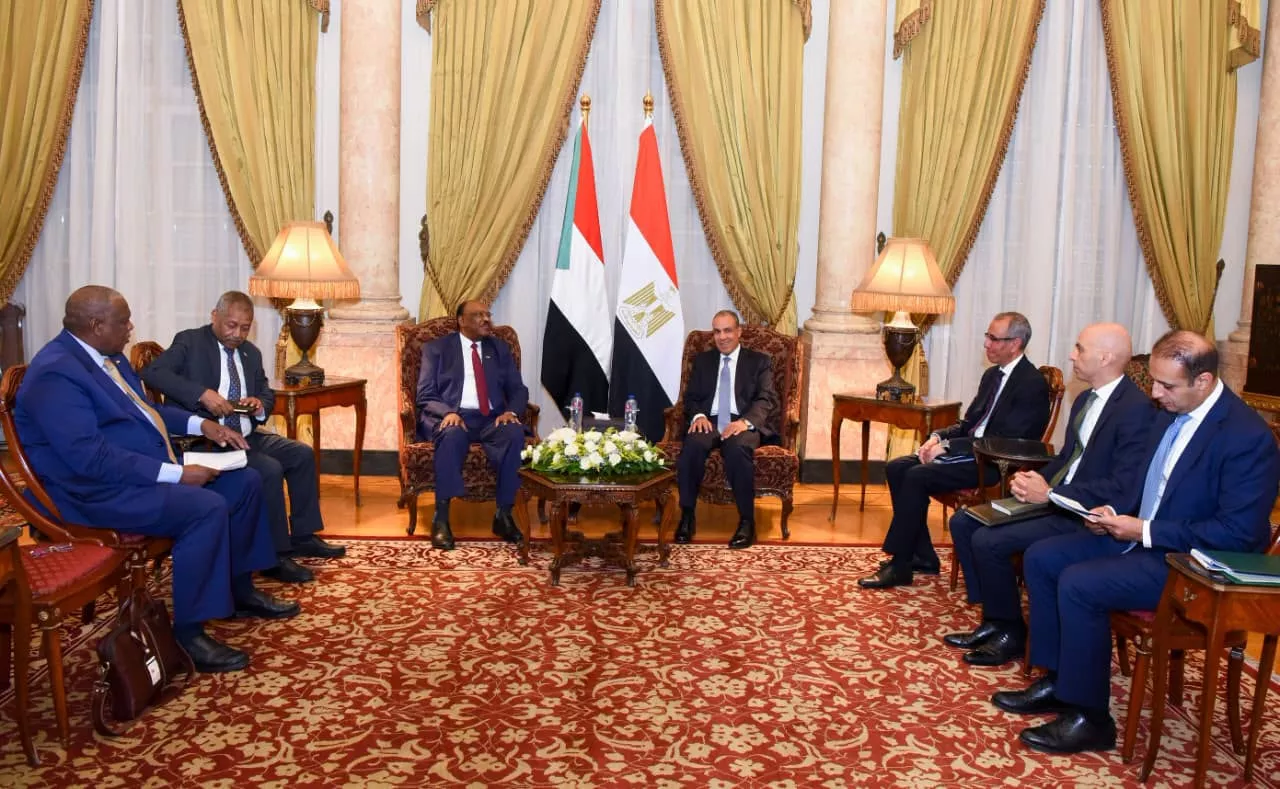 وزير الخارجية يلتقي نظيره السوداني