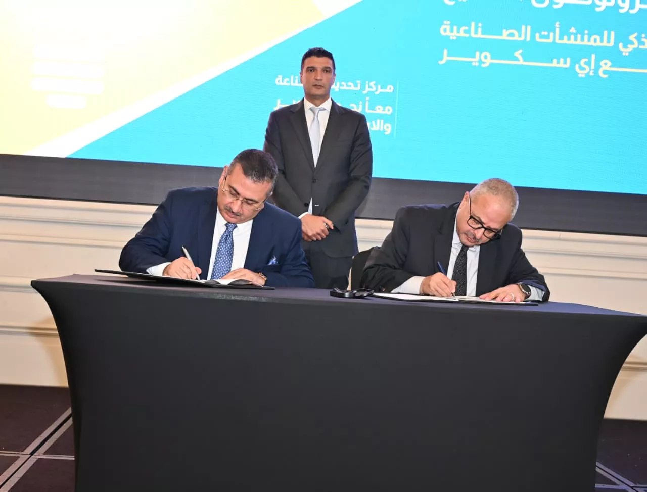 وزيرا الصناعة والاستثمار يشهدان توقيع 4 بروتوكولات تعاون