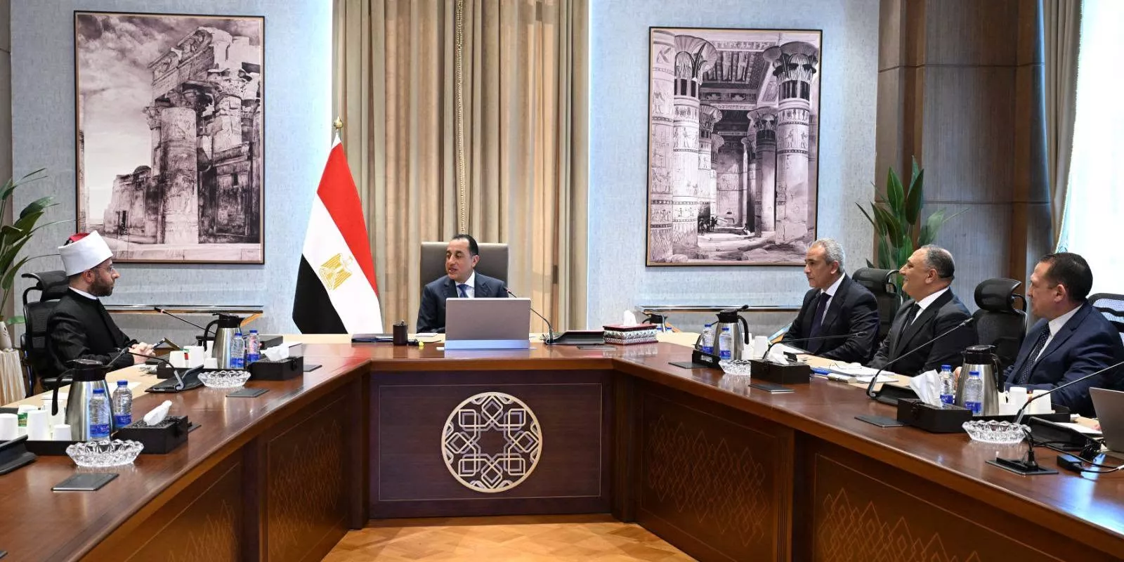 رئيس الوزراء يتابع موقف الأراضي ولاية هيئة الأوقاف