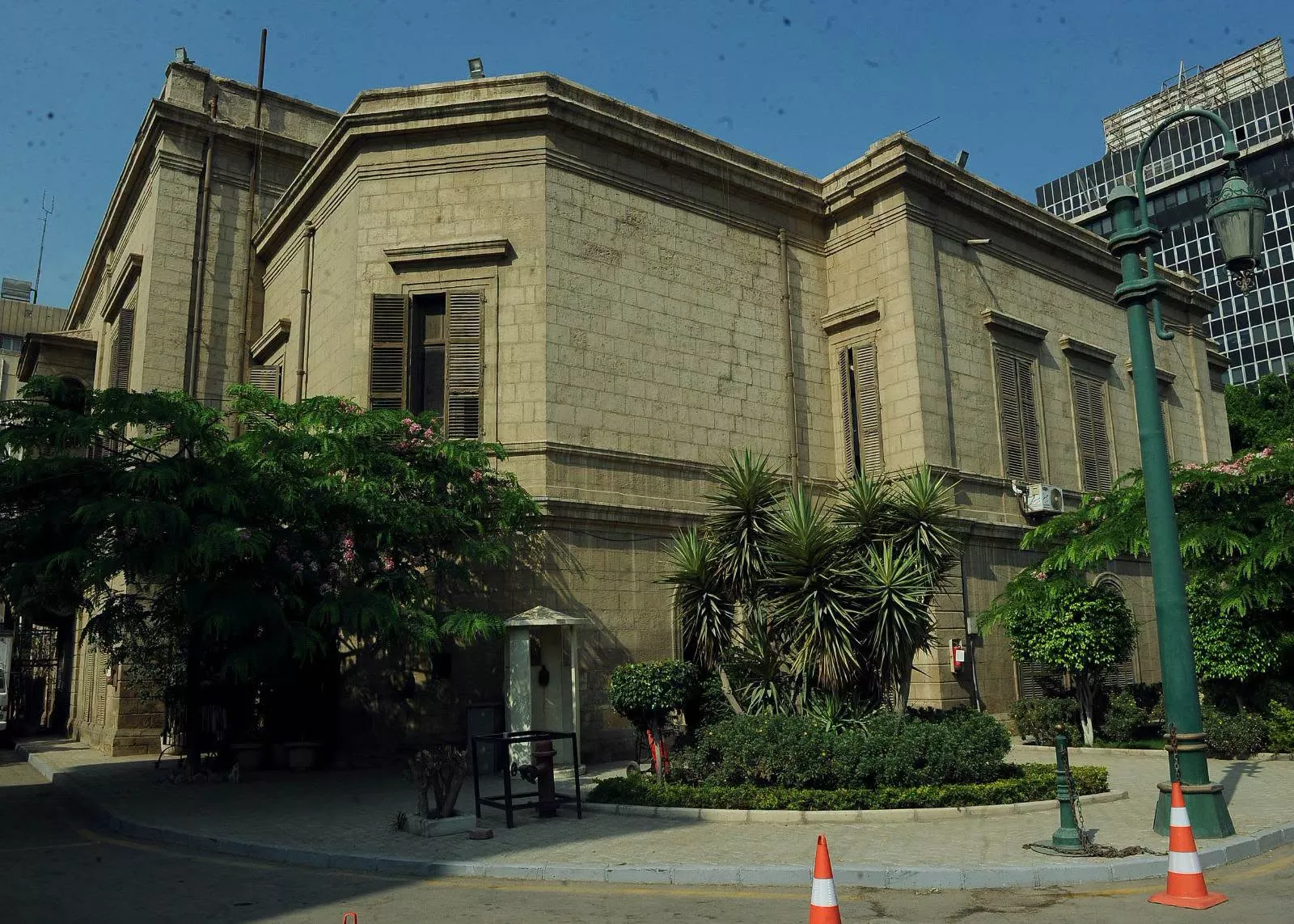 رئيس الوزراء يتفقد المبنى التاريخي للجمعية الجغرافية المصرية 