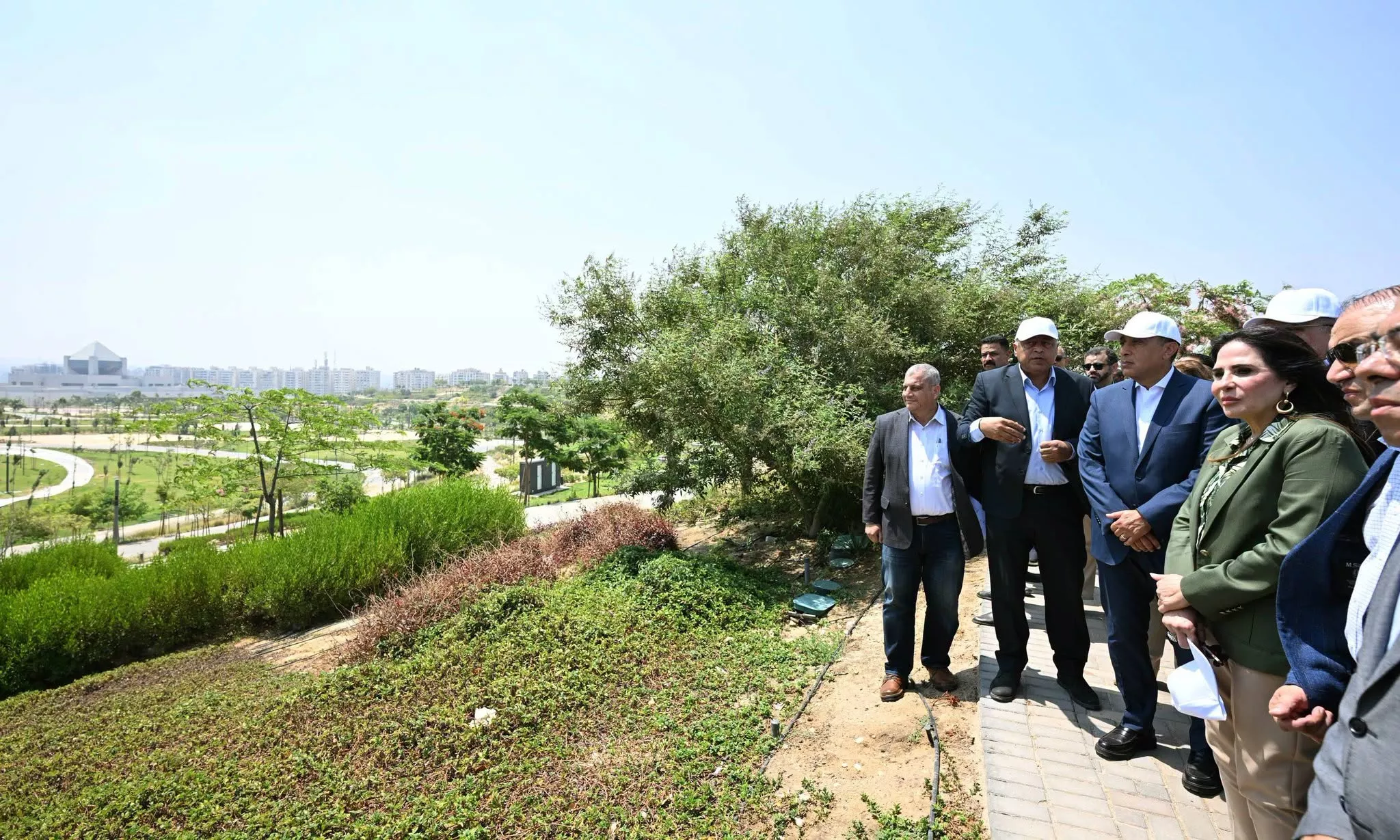 رئيس الوزراء يتفقد معدلات الإنجاز بمشروع حدائق تلال الفسطاط