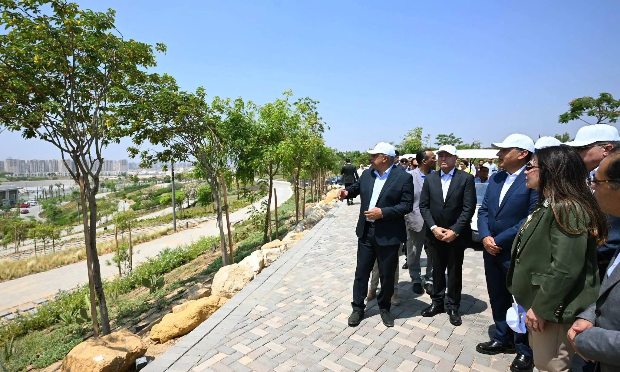 رئيس الوزراء يتفقد معدلات الإنجاز بمشروع حدائق تلال الفسطاط