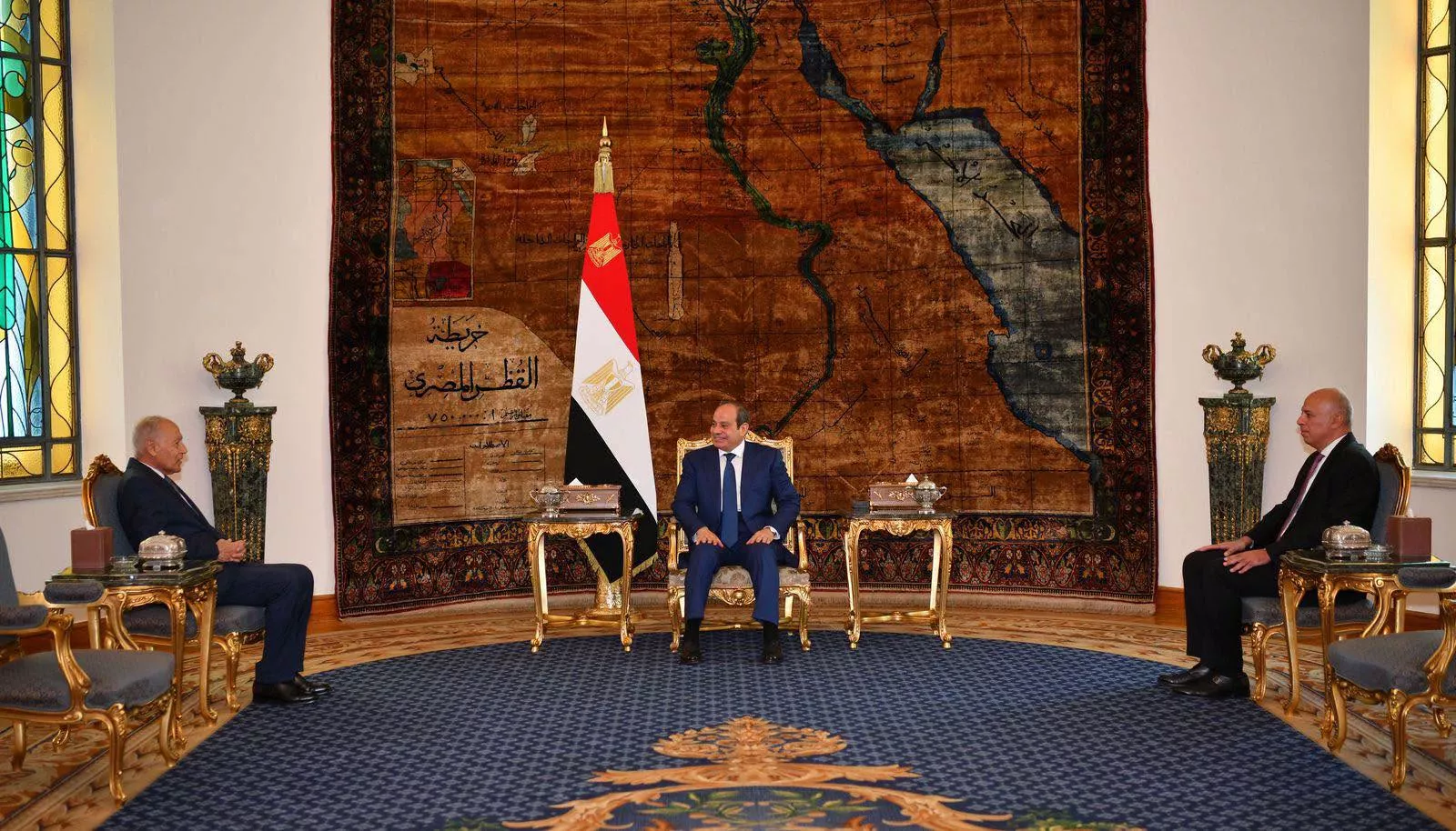 الرئيس السيسي يجتمع مع أمين عام جامعة الدول العربية