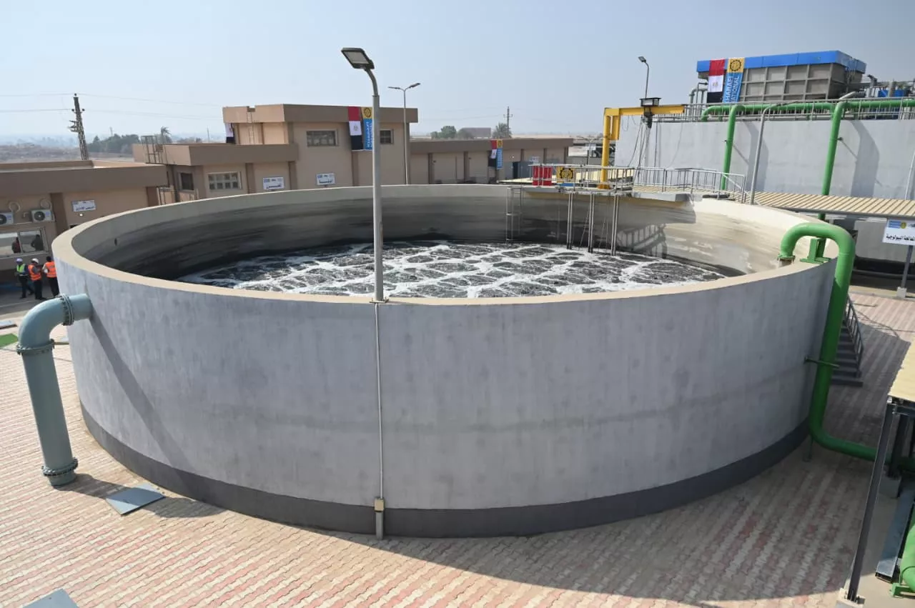 وزير الصناعة ومحافظ بني سويف يتفقدان محطة معالجة الصرف الصناعي