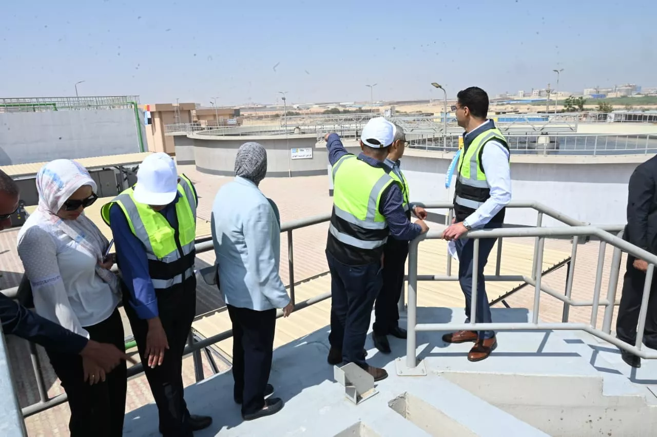 وزير الصناعة ومحافظ بني سويف يتفقدان محطة معالجة الصرف الصناعي
