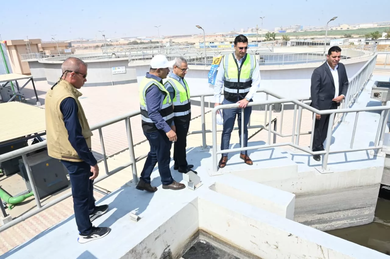 وزير الصناعة ومحافظ بني سويف يتفقدان محطة معالجة الصرف الصناعي