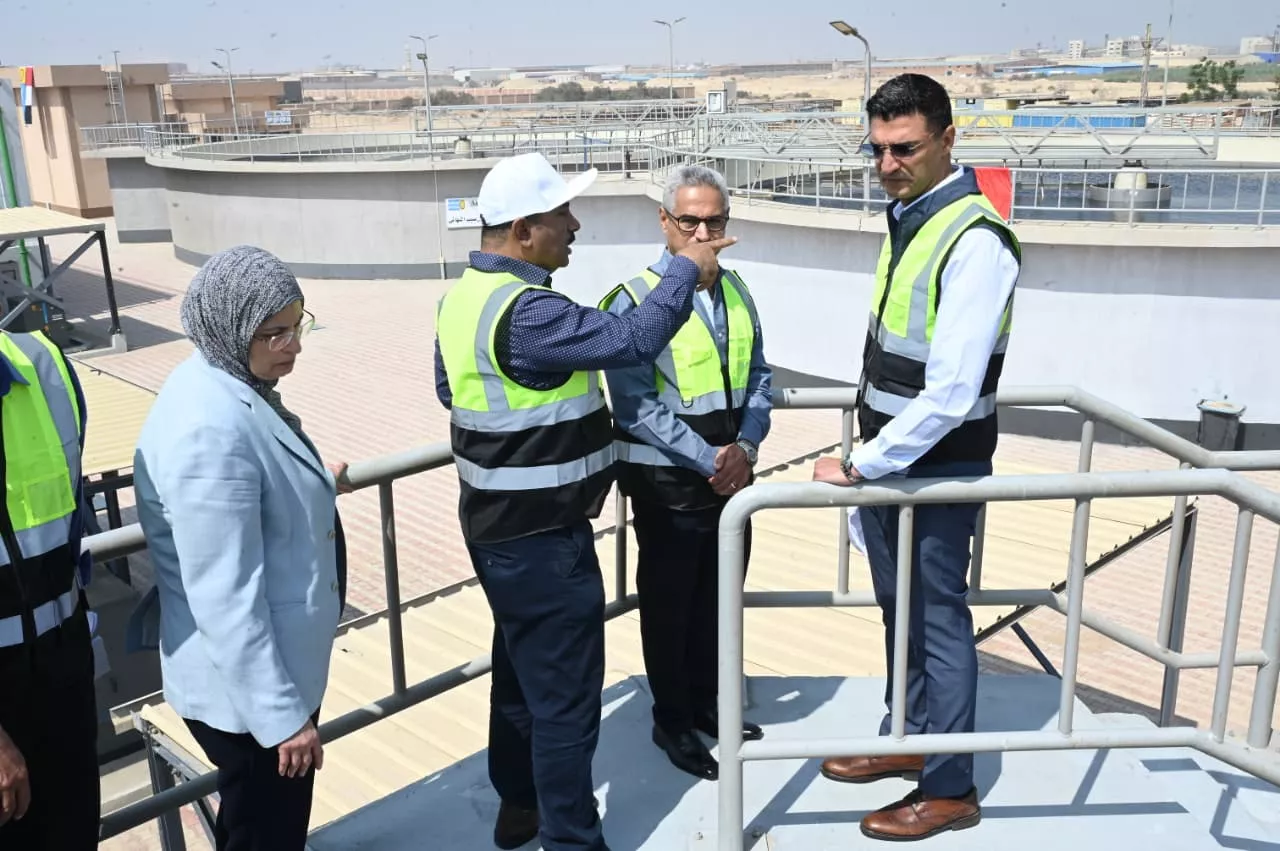 وزير الصناعة ومحافظ بني سويف يتفقدان محطة معالجة الصرف الصناعي