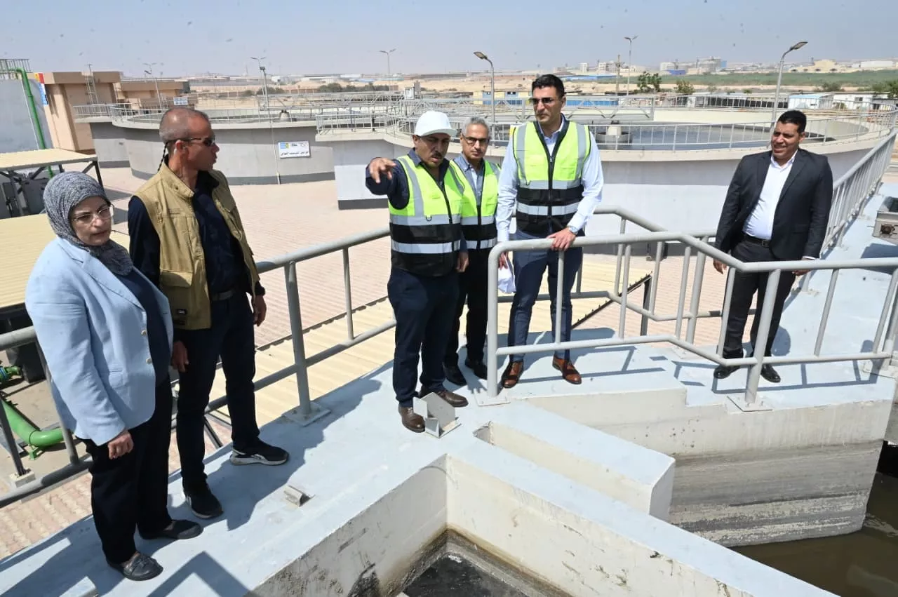 وزير الصناعة ومحافظ بني سويف يتفقدان محطة معالجة الصرف الصناعي
