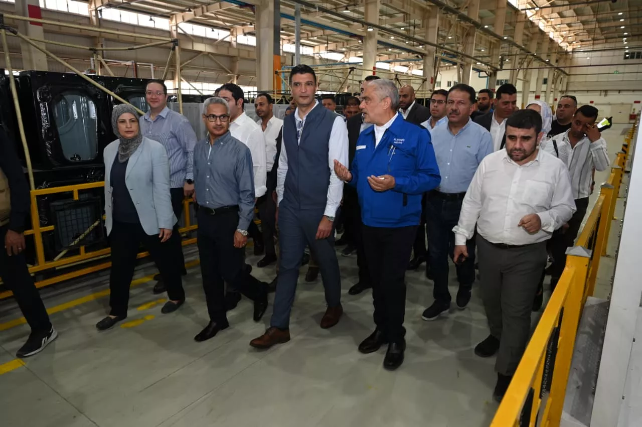 وزير الصناعة ومحافظ بني سويف يتفقدان مصانع العربي 