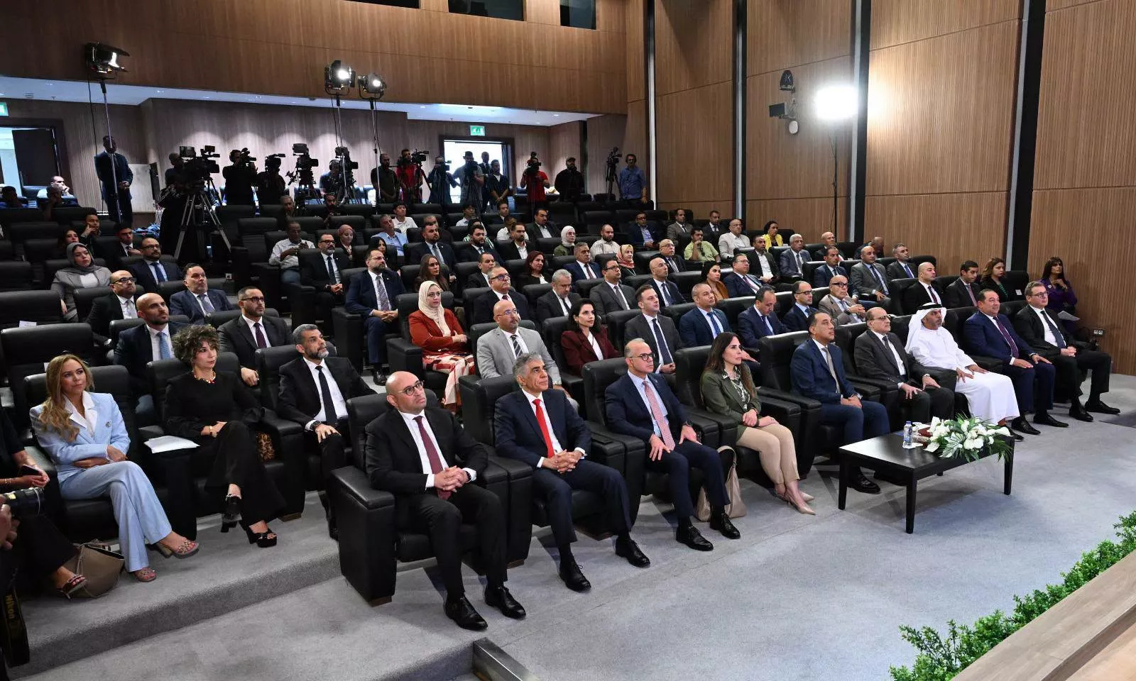 رئيس الوزراء يشهد مراسم توقيع شراكة استراتيجية بين ميدار وماجد الفطيم