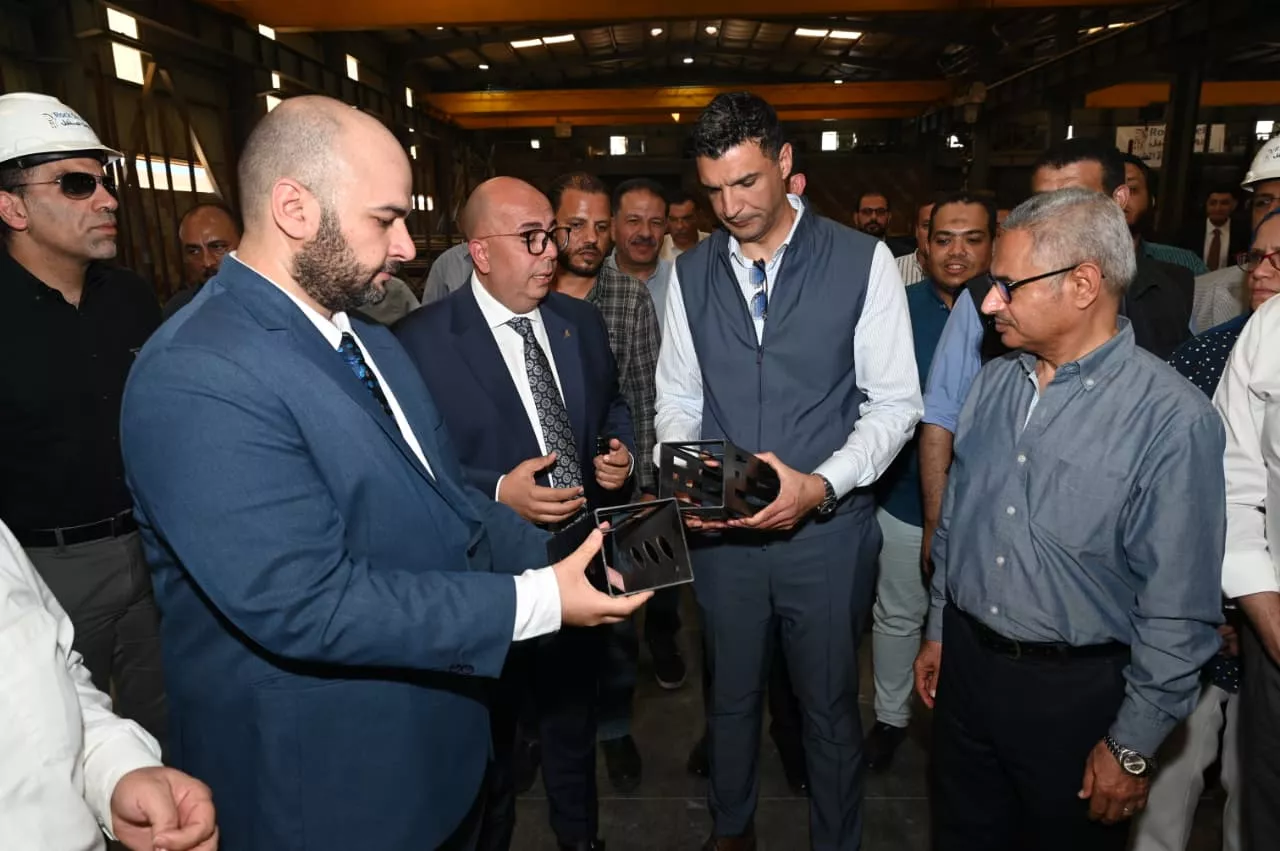 وزير الصناعة يتفقد مصنع روك ستيل