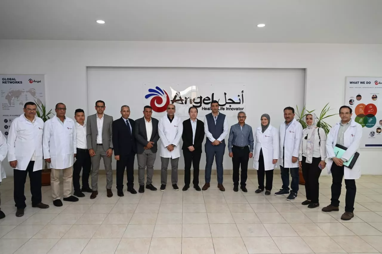 وزير الصناعة يتفقد مصنع انجل للخميرة