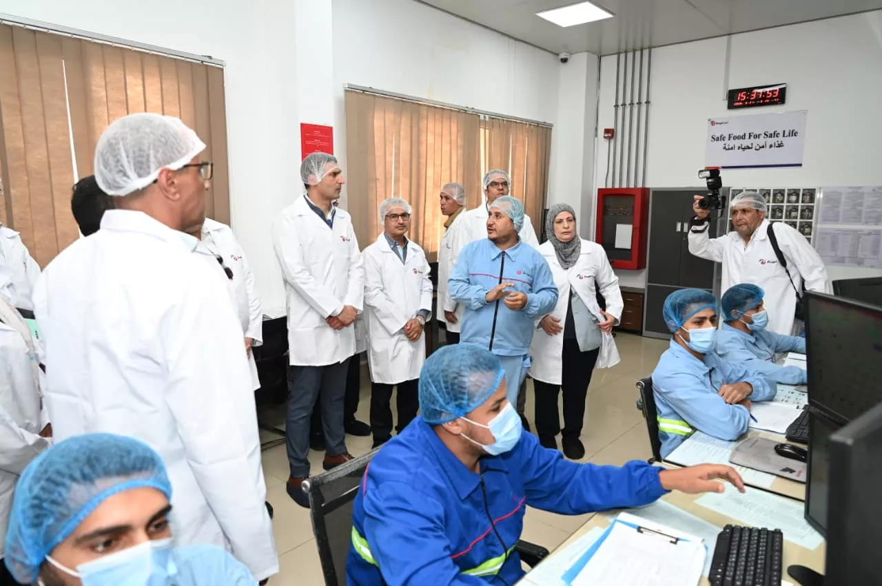 وزير الصناعة يتفقد مصنع انجل للخميرة