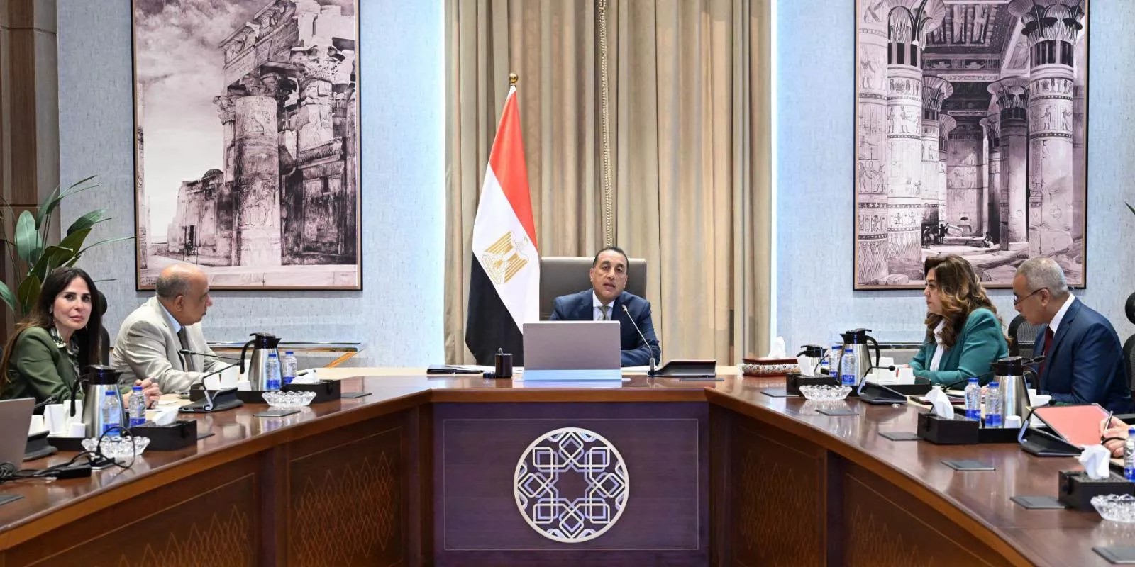 رئيس الوزراء يتابع موقف تعديلات قانون التصالح