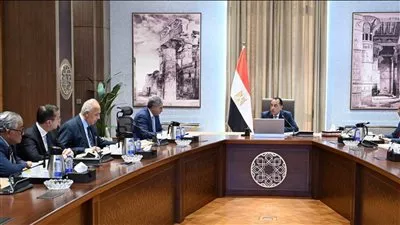 رئيس الوزراء يبحث سبل دفع الحركة السياحية في مصر