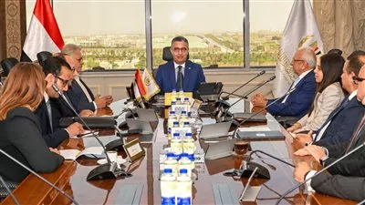 «التموين» تبحث إمكانية إدخال سلسلة «مونوبري» الفرنسية إلى السوق المصري