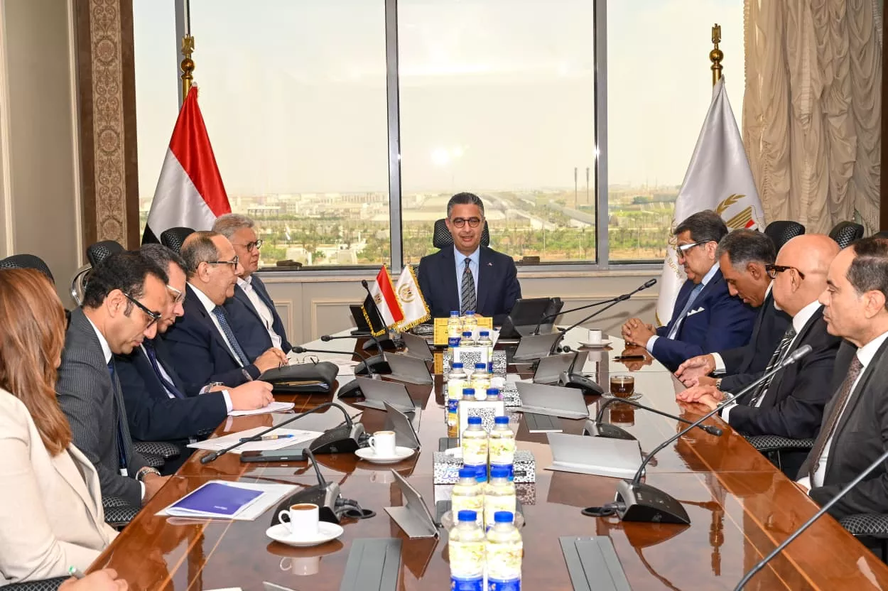 الدكتور شريف فاروق يجتمع مع إبراهيم سرحان