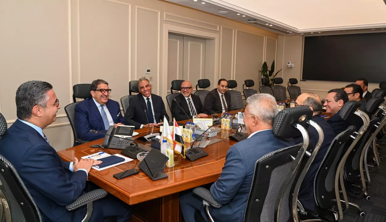 الدكتور شريف فاروق يجتمع مع إبراهيم سرحان