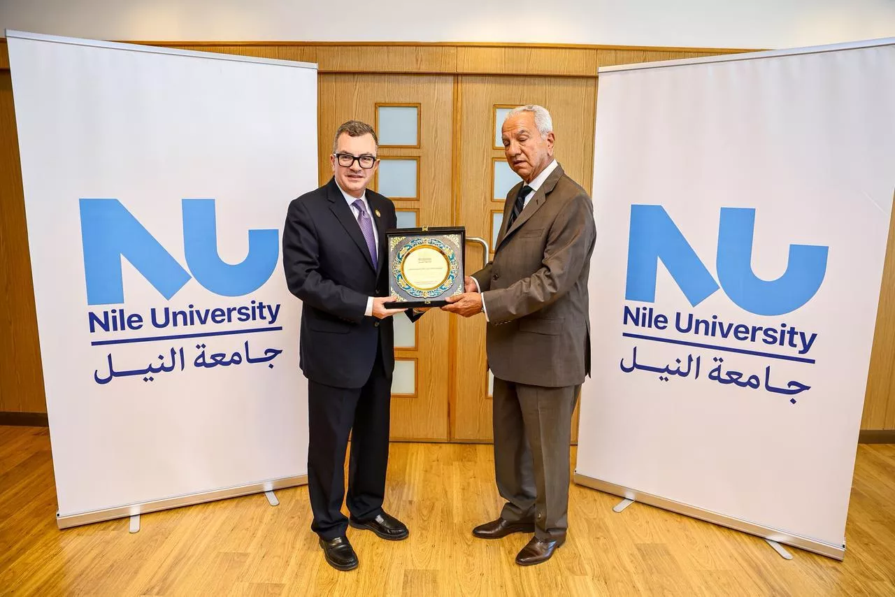وزير التخطيط يتفقد جامعة النيل الأهلية