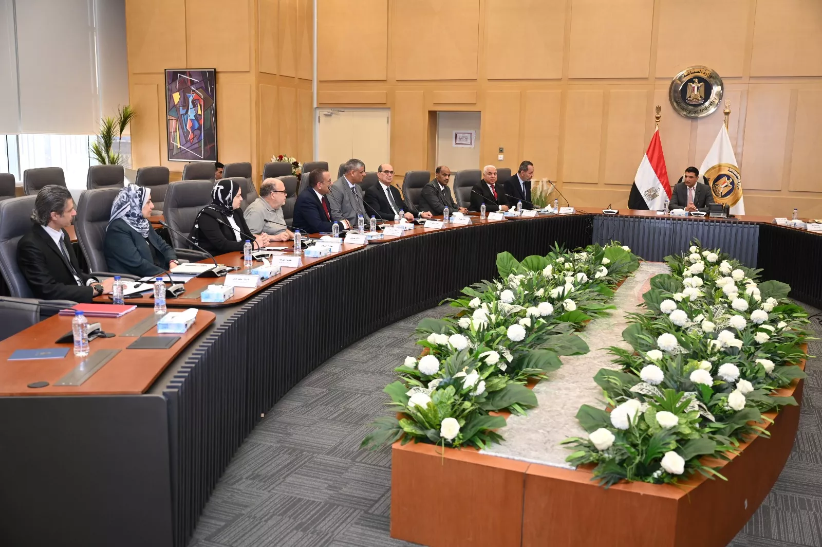 وزير الصناعة يجتمع مع غرفة صناعة منتجات الأخشاب والأثاث