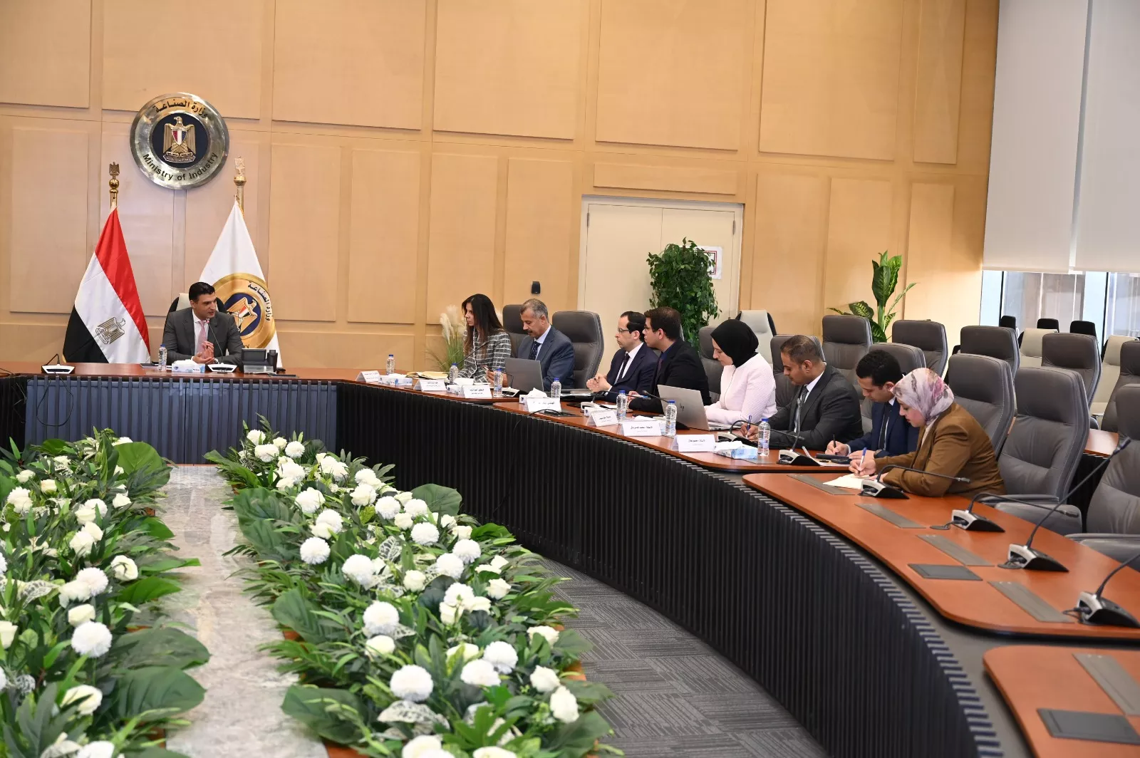 وزير الصناعة يجتمع مع غرفة صناعة منتجات الأخشاب والأثاث