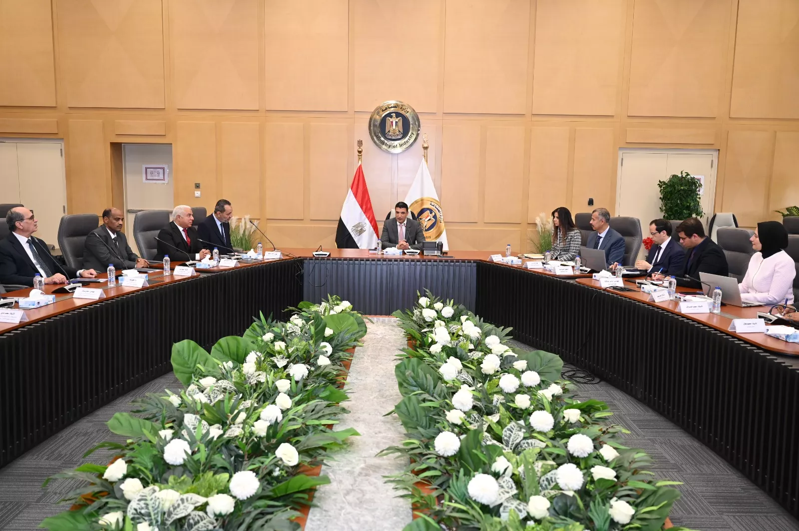 وزير الصناعة يجتمع مع غرفة صناعة منتجات الأخشاب والأثاث