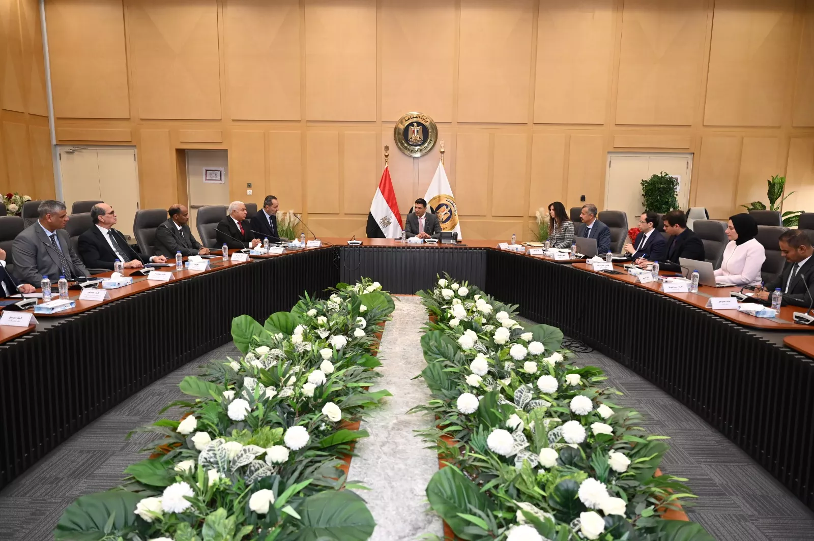 وزير الصناعة يجتمع مع غرفة صناعة منتجات الأخشاب والأثاث