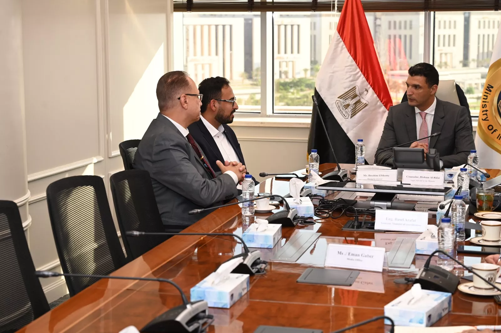 وزير الصناعة يجتمع مع مسؤولي شركة جوتن مصر للدهانات