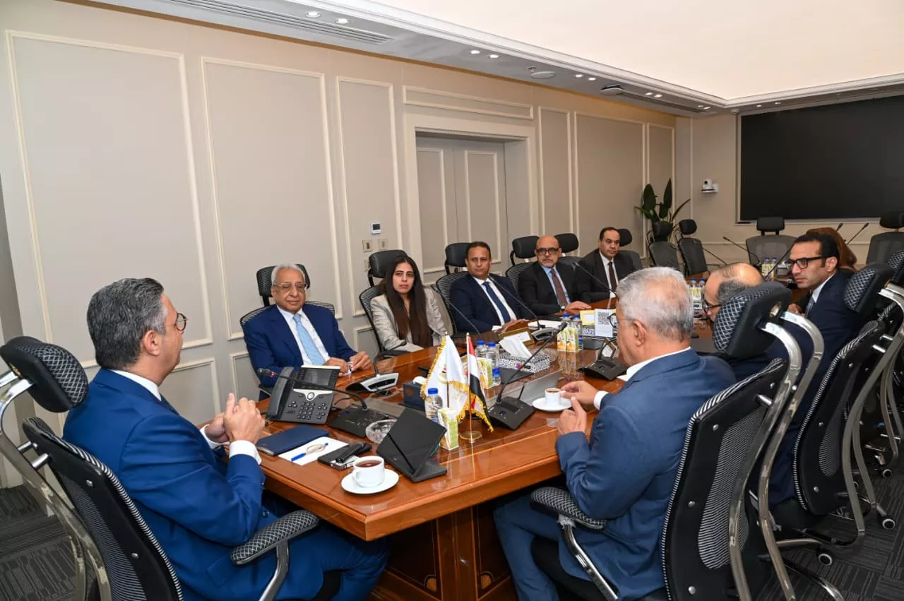 وزير التموين يجتمع مع مسئولي شركة TMT 