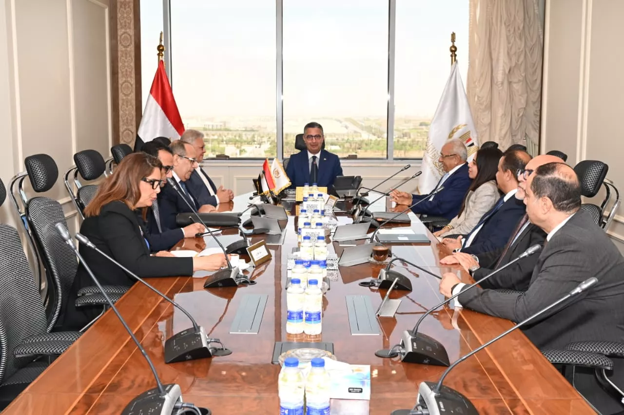 وزير التموين يجتمع مع مسئولي شركة TMT 