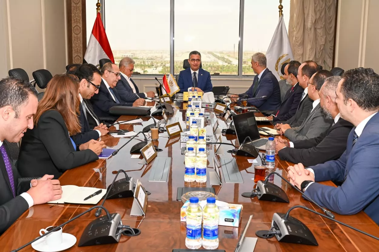 وزير التموين يجتمع مع وفد شركة فودافون مصر