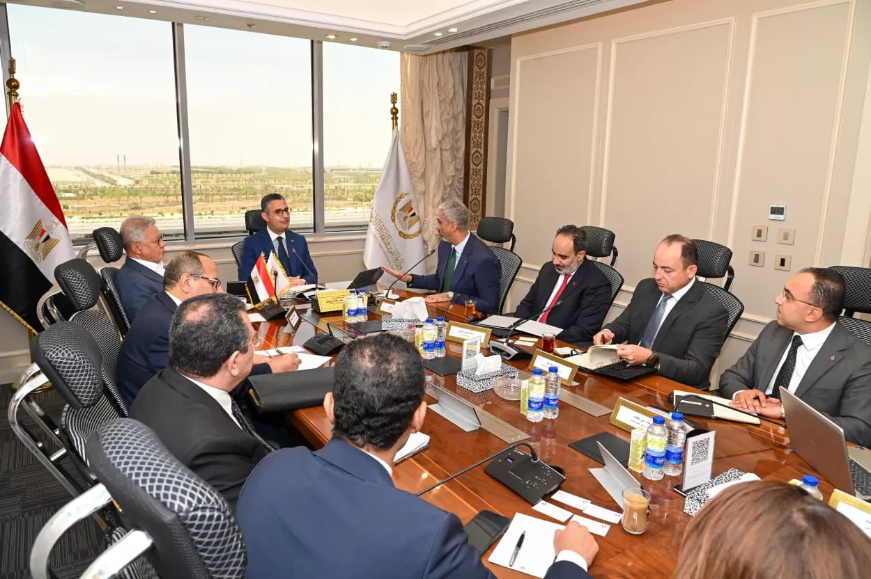 وزير التموين يجتمع مع وفد شركة فودافون مصر