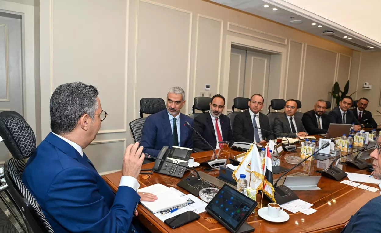 وزير التموين يجتمع مع وفد شركة فودافون مصر