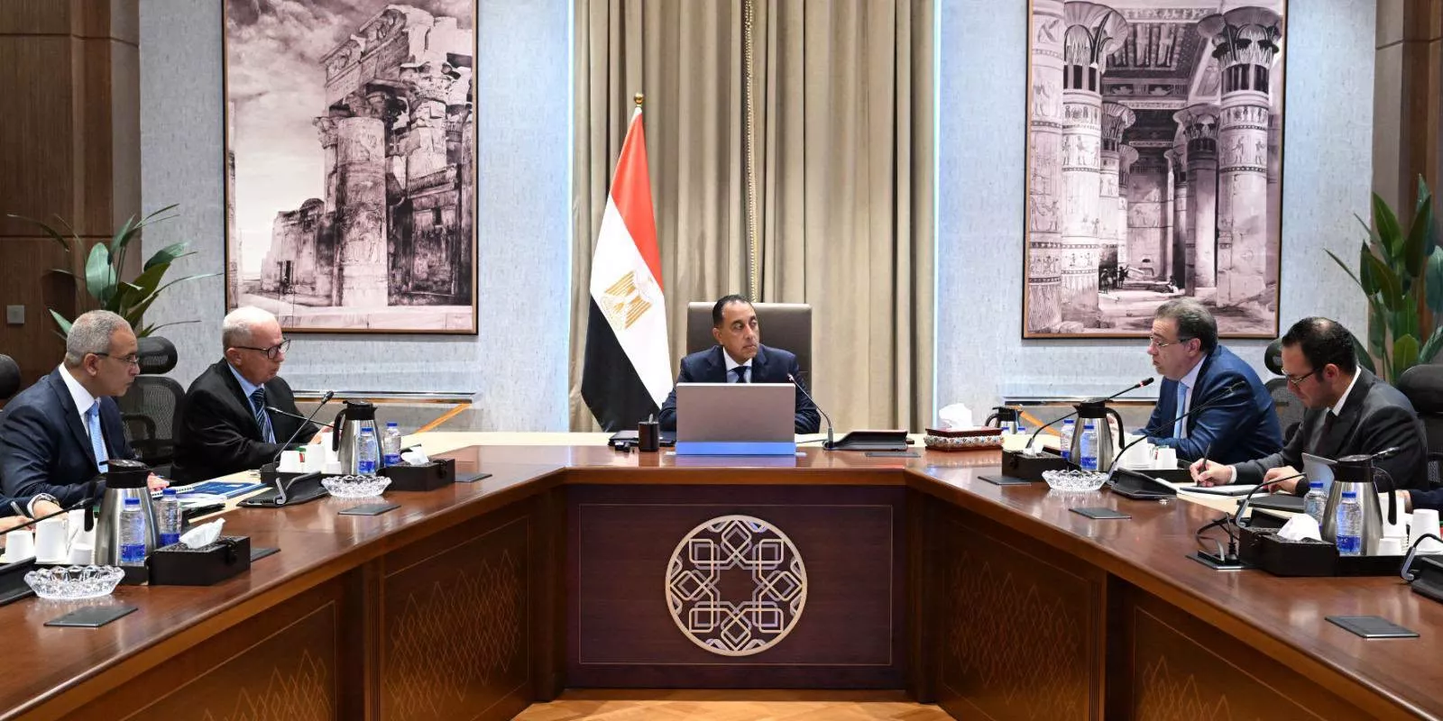 رئيس الوزراء يتابع إعادة هيكلة وحدات الجهاز الإداري للدولة