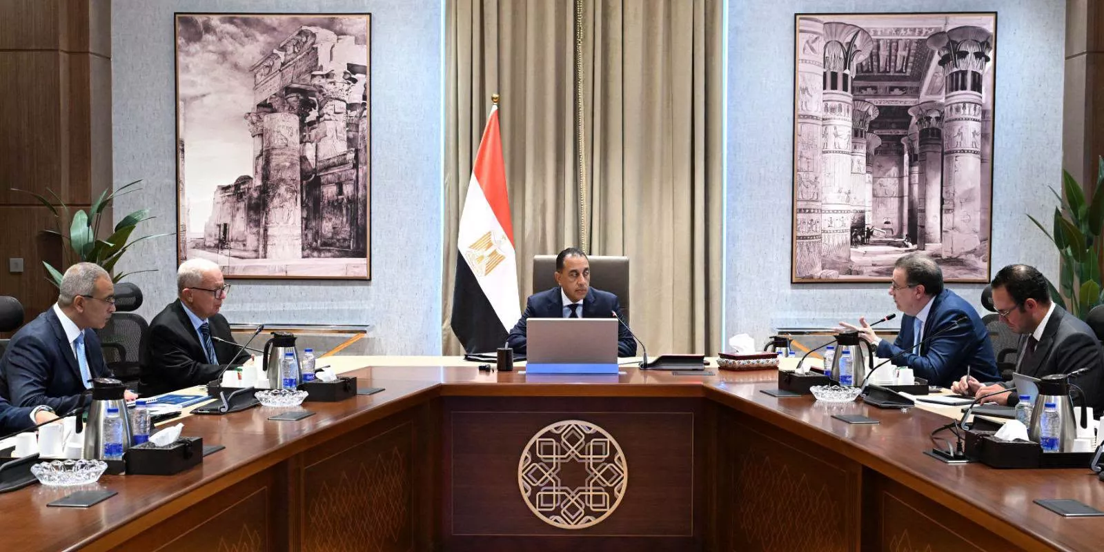 رئيس الوزراء يتابع إعادة هيكلة وحدات الجهاز الإداري للدولة