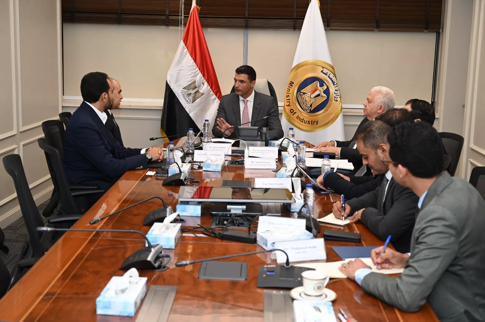 وزير الصناعة يجتمع مع رئيس مجلس إدارة شركة إيرسك