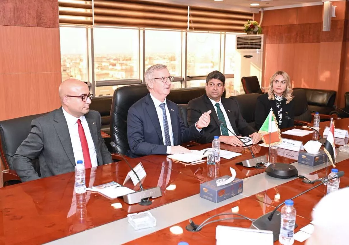 وزير الصناعة يجتمع مع سفير أيرلندا وممثلي هيئة المشروعات الأيرلندية
