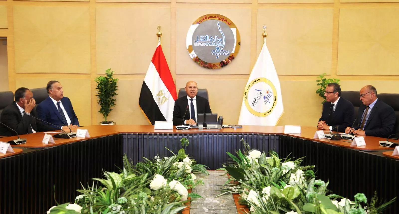 الوزير يترأس اجتماع الشركة القابضة لمشروعات الطرق والكباري